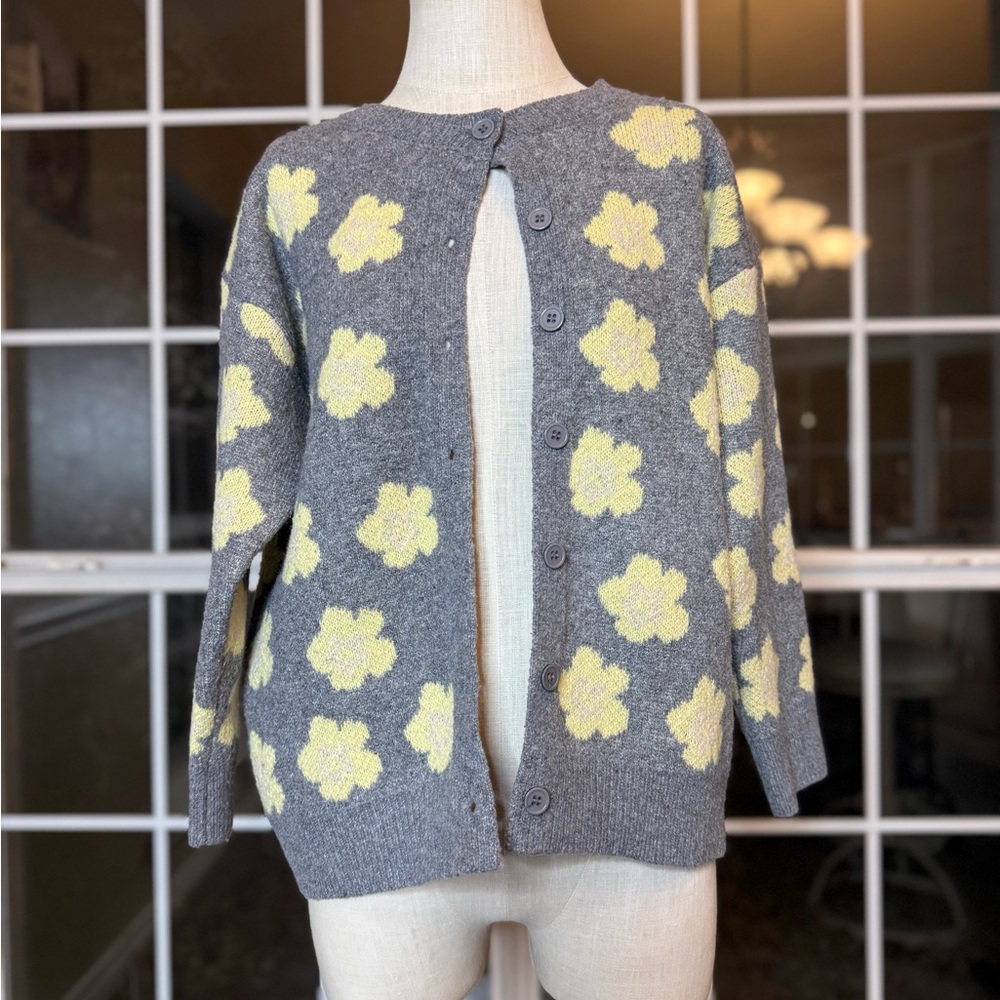 Junior by Flores Grey Floral Knit Cardigan – Medium